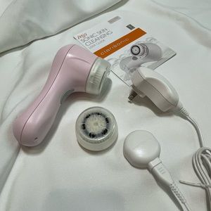 Mia Sonic Cleansing Device by Clarisonic with 2 New Brush Heads